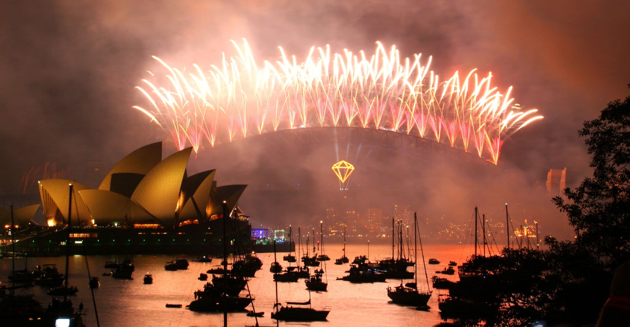 New Year's Eve on Sydney Harbour, Rob Chandler, CC BY-SA 2.0, via Wikimedia Commons